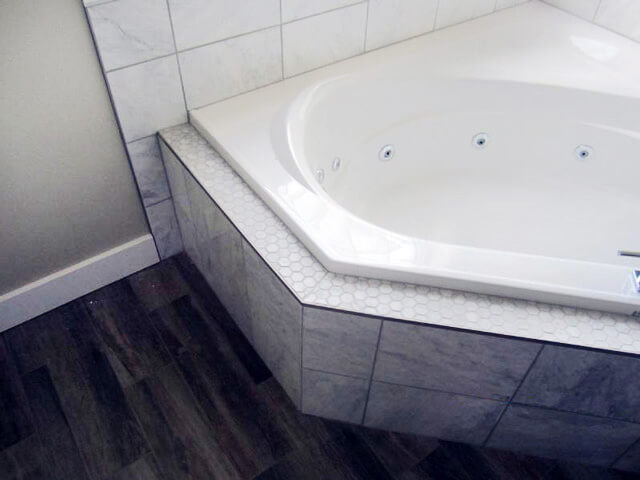 Master Ensuite with corner jetted tub