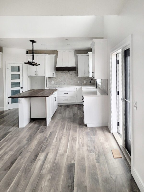 Rockford 2613 Kitchen and Dining