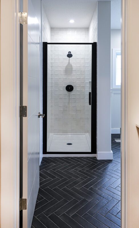 Rockford 2638 Primary Bath