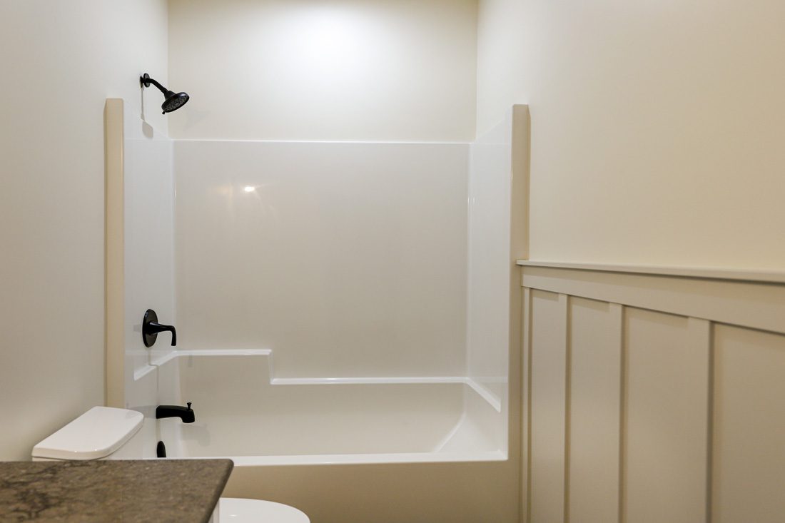 Rockford 2638 Main Bath