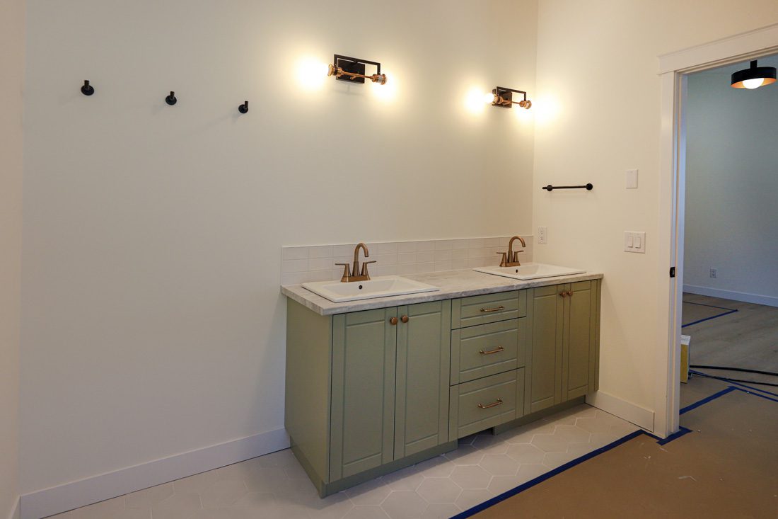 Eastend 2658 Primary Bathroom